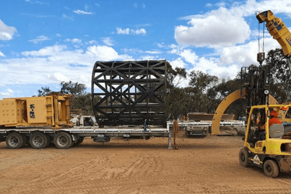 The cargo consisted of a dismantled 32x19ft SAG Mill